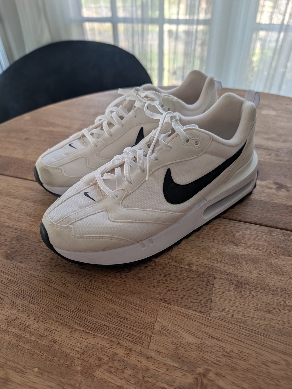 Nike Womens White/Black Air Max-Style Athletic Sneakers